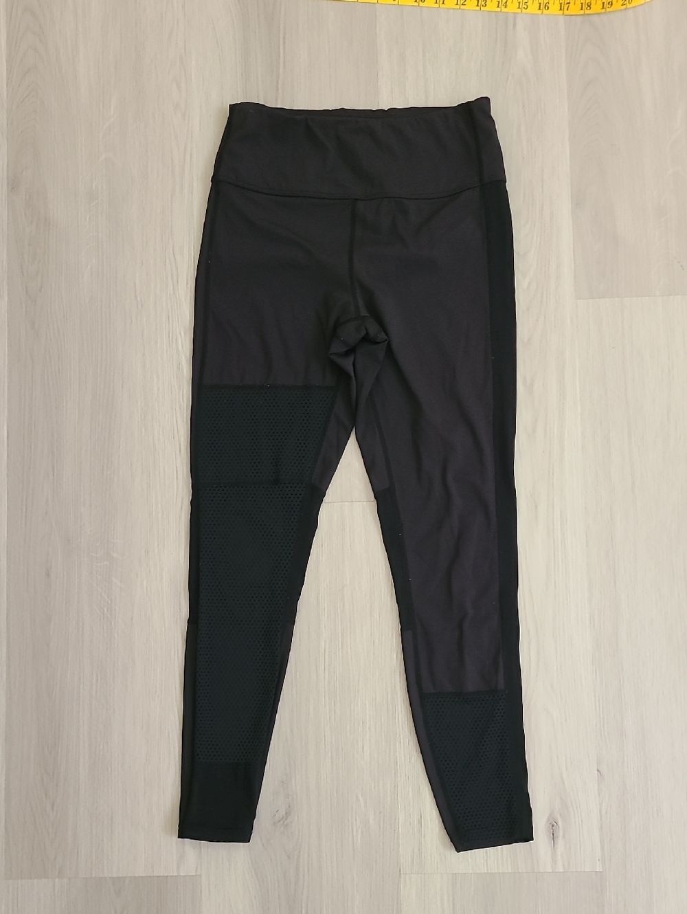 Alala Black Mesh Breathable Leggings Waistband Small Womens Athleisure Texture